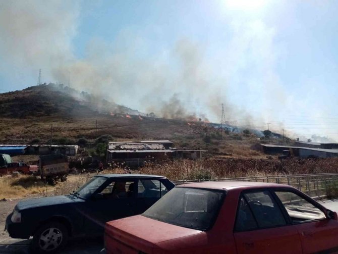 İ̇zmir’de Bergama Ve Dikili’de Yangın
