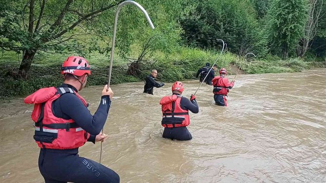 Selde Kaybolan Genç, 37 Kilometrelik Mesafede Aranıyor