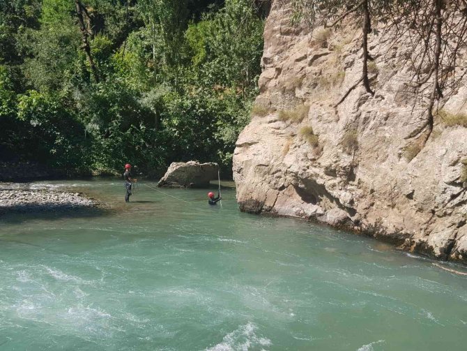 Kayıp Hemşireyi Arama Çalışmaları Kara, Hava Ve Suda Yürütülüyor