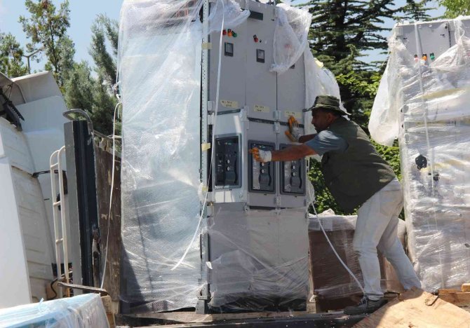 Donanma Komutanlığı’na Götürülen 3 Milyonluk Elektrik Panoları Tem’de Yola Saçıldı