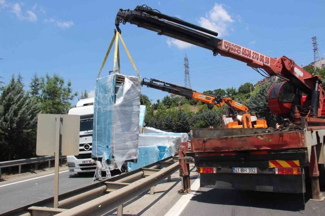 Donanma Komutanlığı’na Götürülen 3 Milyonluk Elektrik Panoları Tem’de Yola Saçıldı