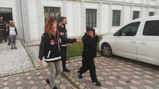 Evlerden Para Ve Ziynet Eşyası Çalıyorlardı, Yakayı Ele Verdiler