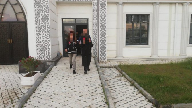 Evlerden Para Ve Ziynet Eşyası Çalıyorlardı, Yakayı Ele Verdiler