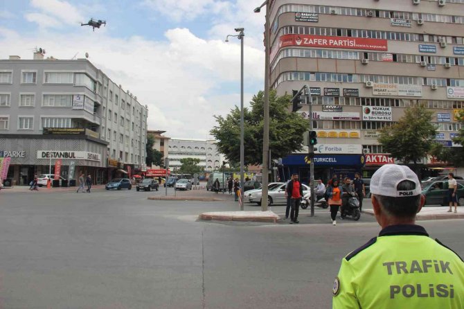 Konya’da Işık İhlali Yapan Yayalar Havadan Dron İle Uyarıldı Ve Denetlendi