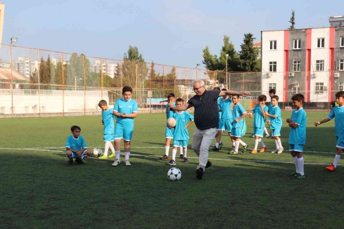 Kozan Belediyesi Yaz Futbol Okulu Açtı