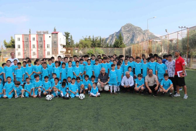 Kozan Belediyesi Yaz Futbol Okulu Açtı