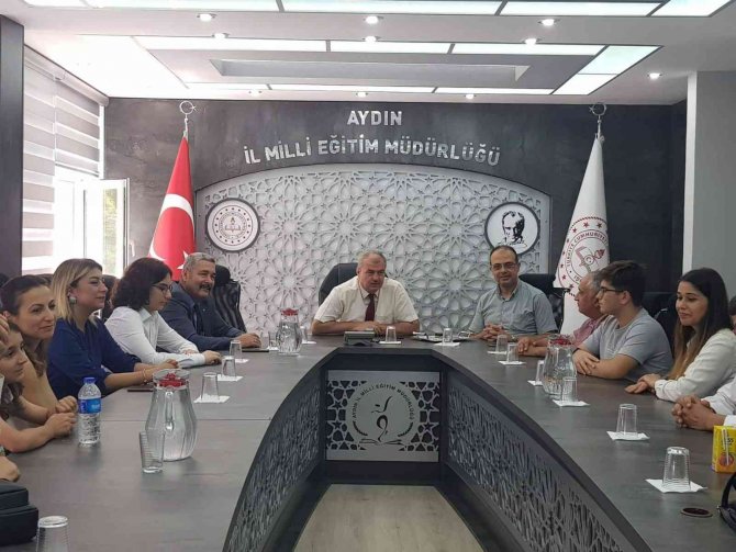 Lgs Türkiye Şampiyonları, Milli Eğitim Müdürü Okumuş İle Bir Araya Geldi