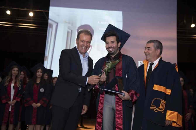 Seçer, Genç Hekimlerin Mezuniyet Heyecanına Ortak Oldu