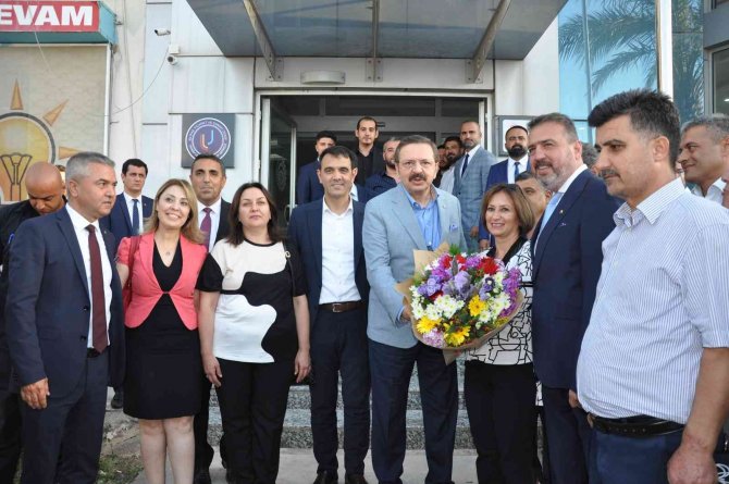 Hisarcıklıoğlu: “İ̇şçiler, İşverenler Olarak El Ele Vererek Üretmeye, İhracat Yapmaya Devam Edeceğiz”