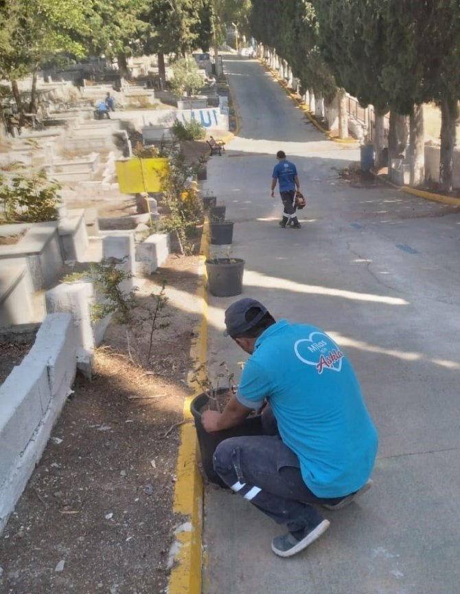Milas Şehir Mezarlığı, Bayrama Hazırlanıyor