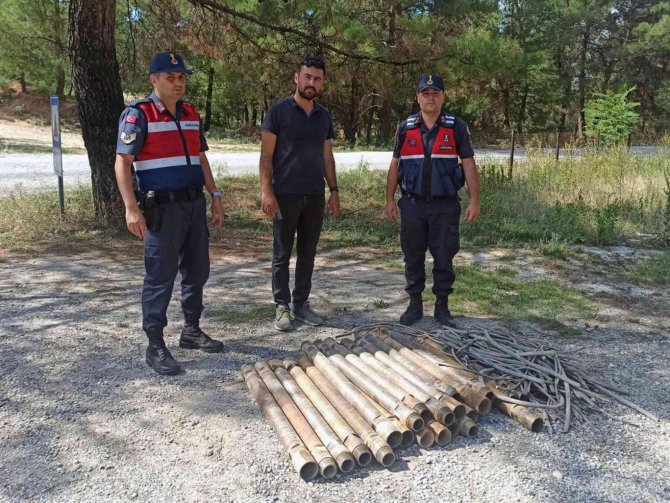 Kablo Ve Boru Hırsızlık Şüphelileri Tutuklandı
