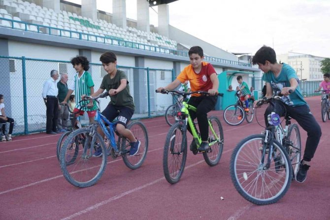 Çivril’de Yaz Spor Okulları Çocuk Ve Gençlerle Buluştu