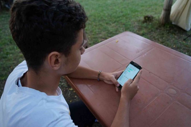 Mum Işığında Lgs’ye Hazırlanan Afetzede Öğrenci Türkiye Birincisi Oldu