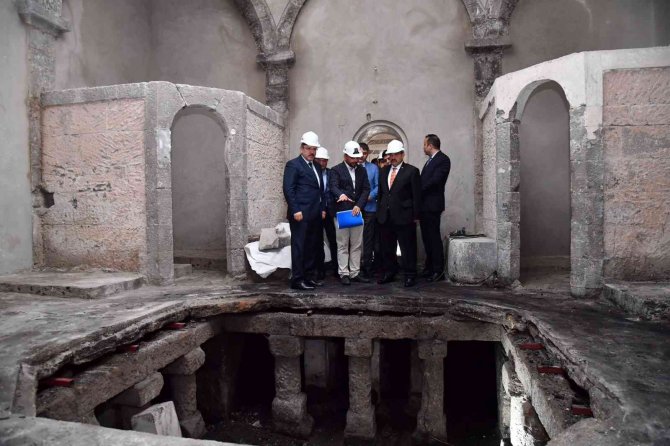 Başkan Genç, Vali Ustaoğlu’na Hasanpaşa Hamamı’ndaki Restorasyon Çalışmalarını Anlattı