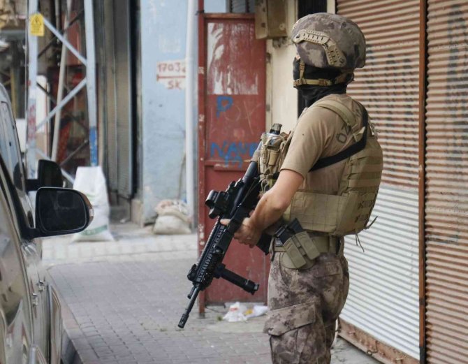 “Tümör” Operasyonunda Adana’da Çok Sayıda Kişi Gözaltına Alındı