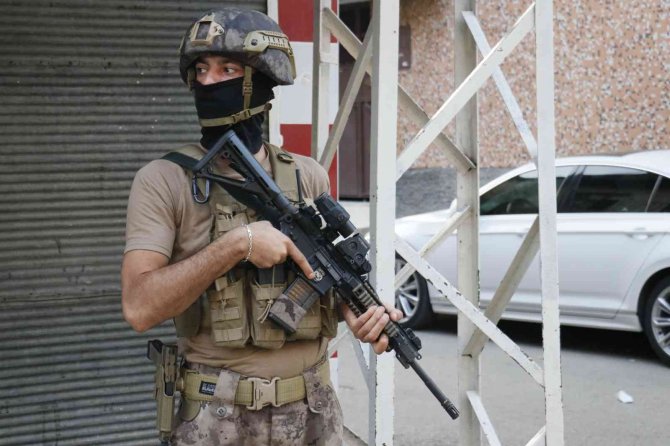 “Tümör” Operasyonunda Adana’da Çok Sayıda Kişi Gözaltına Alındı