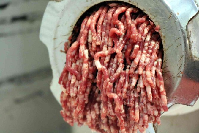 Kasaplar Fiyat İndirdi: Korsan Kıyma Çekimine Fırsat Yok