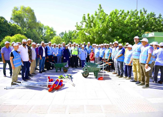Şanlıurfa’da 300 Personelle Temizlik Seferberliği