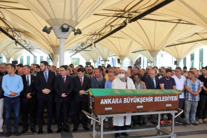 Ankara’daki Selde Hayatını Kaybeden Genç Kız Son Yolcuğuna Uğurlandı