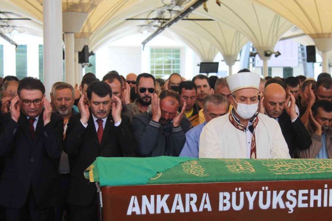 Ankara’daki Selde Hayatını Kaybeden Genç Kız Son Yolcuğuna Uğurlandı