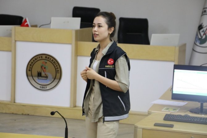 Burhaniye Belediye Personeline Uyuşturucu İle Mücadele Semineri