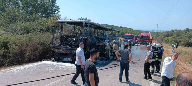 Otobüs Alevler İçinde Kaldı, Yolcular Canını Son Anda Kurtardı