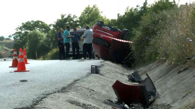 Sultangazi’de Virajı Dönemeyen Otomobil Takla Attı: 1 Yaralı