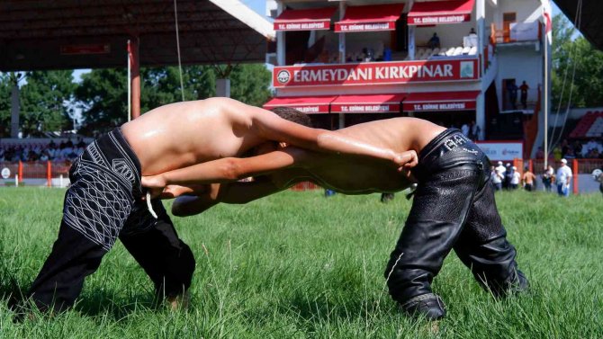 Tarihi Kırkpınar Yağlı Güreşleri Başladı