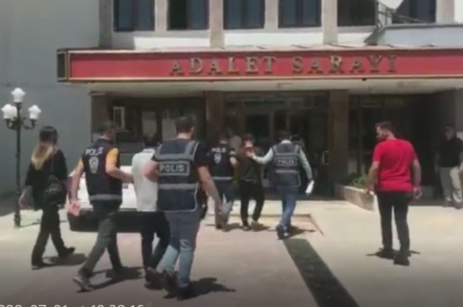 Fetö Yalanıyla 1 Milyon Liralık Vurgun Yapan 3 Şüpheli Yakalandı
