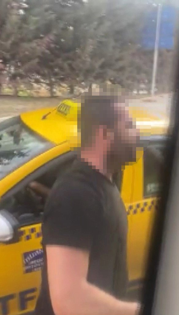 Ümraniye’de Yol Verme Tartışması: İ̇ett Aracını Yumrukladı