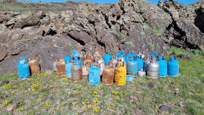 Tendürek Dağı’ndaki Mağarada 95 Adet Tüp Ele Geçirildi