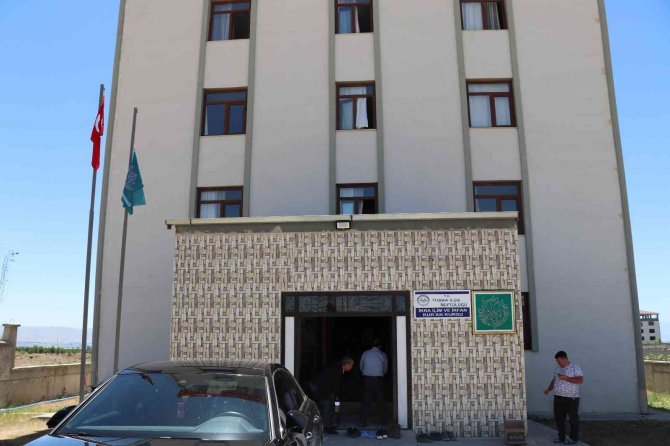 Van’da İ̇kra İ̇lim Ve İ̇rfan Kur’an Kursu Açıldı