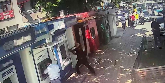 Yalova’da Atm’lere Çekiçle Saldırarak Paramparça Etti