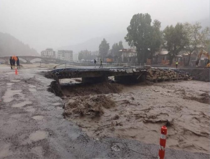 Batı Karadeniz’deki Sel Afetinde 13 Bina Yıkıldı, 11 Bina Ağır Hasar Aldı