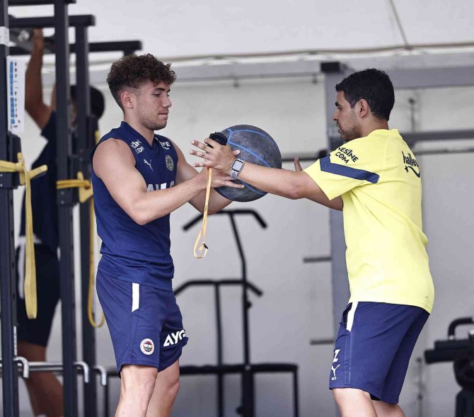 Fenerbahçe, Avusturya’da İlk Antrenmanını Yaptı