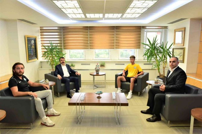 Başkan Yılmaz Milli Sporcuyu Ağırladı