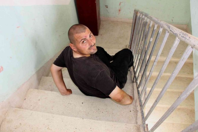 Engelli Ramazan’ın Asansör Çilesi