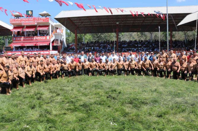 54 Başpehlivan Er Meydanı’nda Kol Bağladı