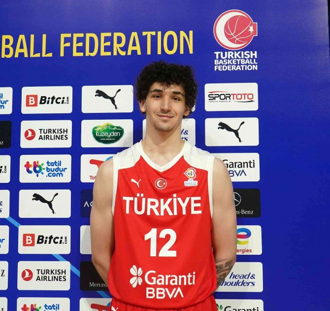 Sadık Emir Kabaca: "Milli Takım’da Oynamak Çok Gurur Verici"