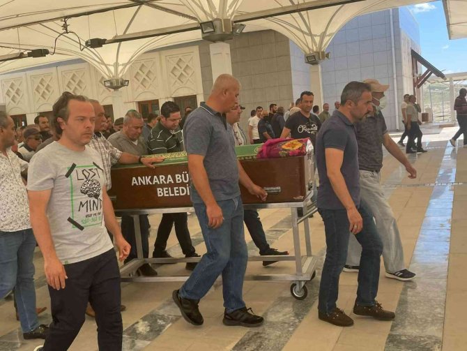 Eşi Tarafından Katledilen Kadının Ailesi, Cani Kocanın Soyadını Kızlarının Tabutuna Yazdırmadı