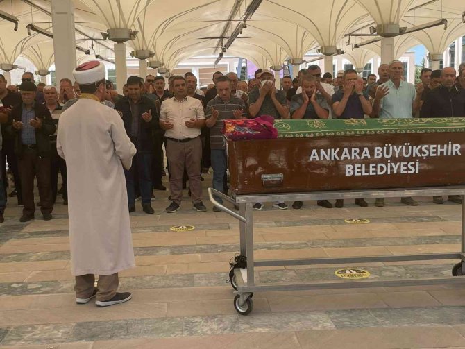 Eşi Tarafından Katledilen Kadının Ailesi, Cani Kocanın Soyadını Kızlarının Tabutuna Yazdırmadı