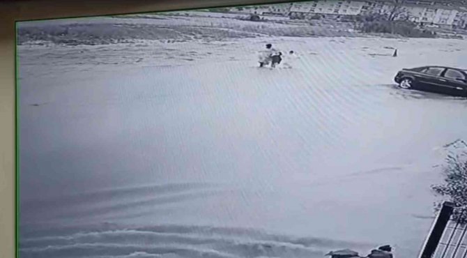 Sele Kapılan Çocuğu Esnaf Kurtardı