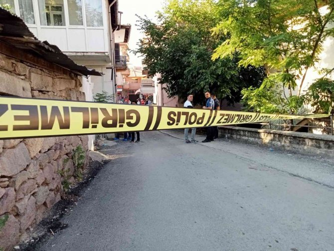 Ankara’da Boşanma Aşamasındaki Eşini Silahla Yaralayan Şahıs İntihar Etti