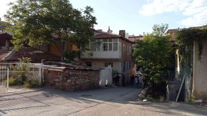 Ankara’da Boşanma Aşamasındaki Eşini Silahla Yaralayan Şahıs İntihar Etti