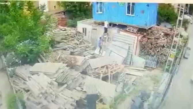 Ataşehir’de İnşaatın Deposundan Kablo Çalan Hırsızlar Yakalandı