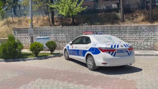 Dursunbey’de Bıçaklı Kavga: 2 Ölü, 1 Yaralı