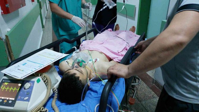 Bıçaklı Saldırıya Uğrayan Genç Ağır Yaralandı