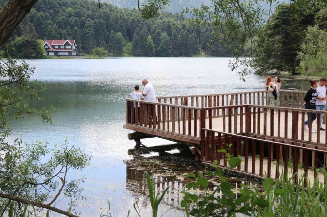 Yağmurlu Günlerin Ardından Tatilciler Gölcük Tabiat Parkı’na Akın Etti