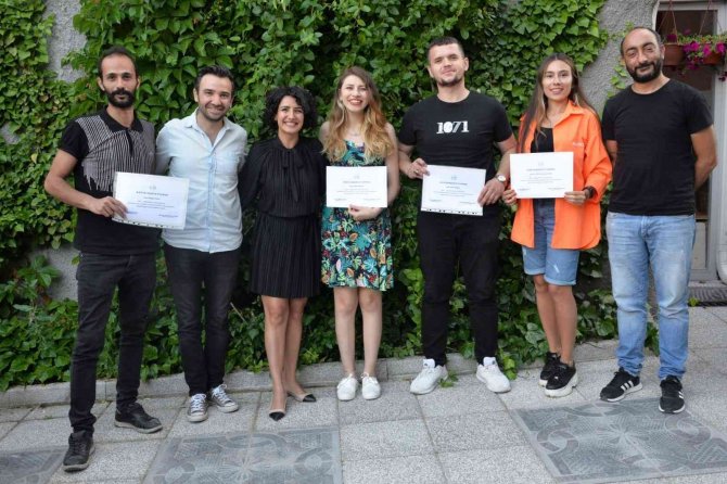 Bozüyük Belediye Tiyatrosu 2. Dönem Mezunlarını Verdi