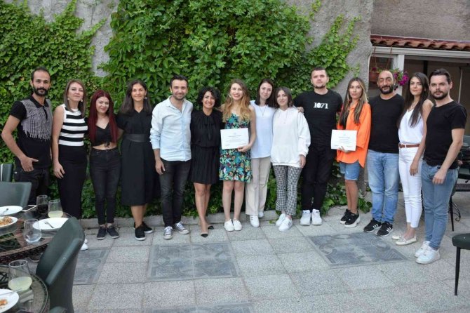 Bozüyük Belediye Tiyatrosu 2. Dönem Mezunlarını Verdi